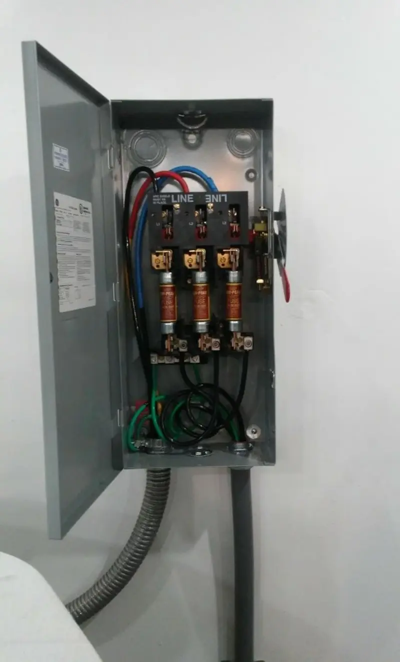 Three-phase disconnect switch installed for Smoke Detector Installation in Walla Walla